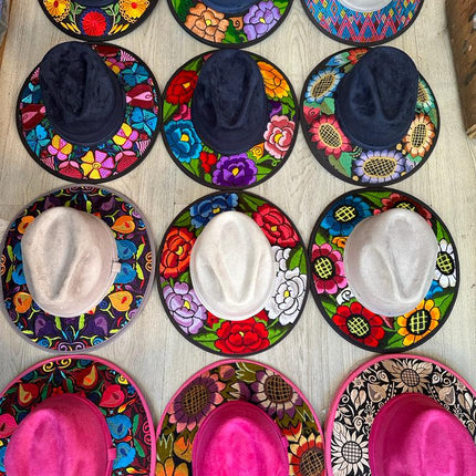 Sombrero Bordado de Gamuza Laura