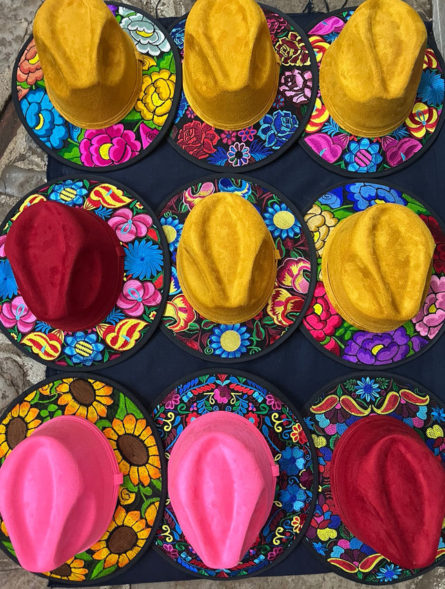 Sombrero Bordado de Gamuza Laura