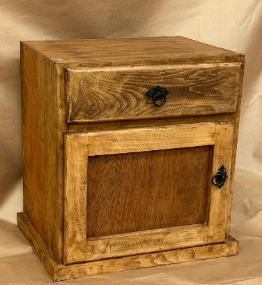 Buró con puerta estilo clásico de madera de pino MODELO #1108
