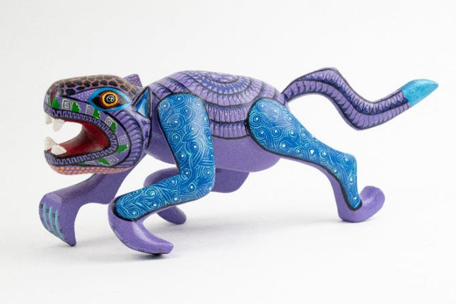 Alebrije de pantera tallada en madera de pino MODELO #090303