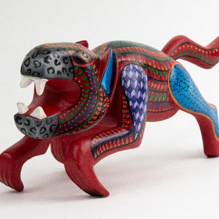 Alebrije de pantera tallada en madera de pino MODELO #090301