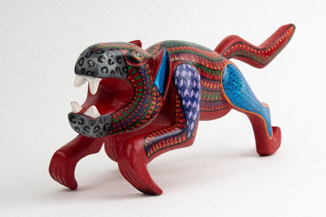 Alebrije de pantera tallada en madera de pino MODELO #090301