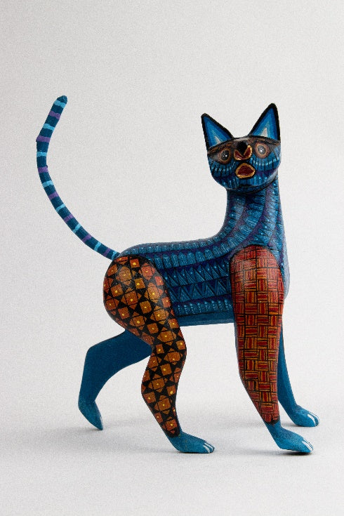 Alebrije de gato tallado en madera de pino MODELO #090313